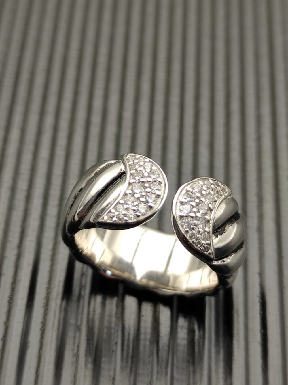 David Yurman 925 Silver Ring with Original Pouch